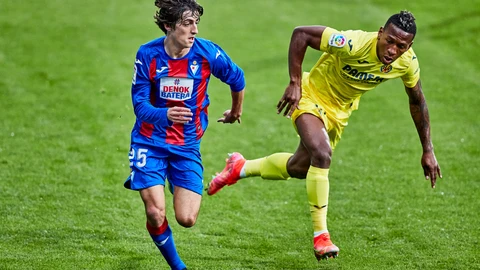 Bryan Gil con el Eibar.