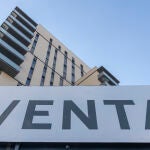 Cartel de "Venta" en un edificio