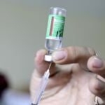 Vial de la vacuna de AstraZeneca contra la Covid-19