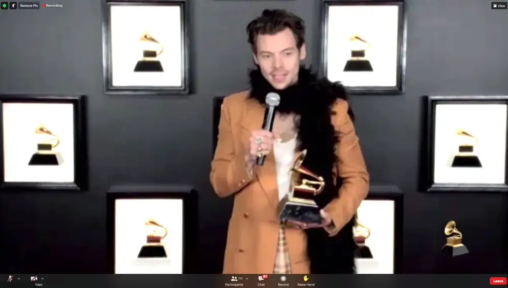 Harry Styles, ante la prensa, tras ganar su primer Grammy