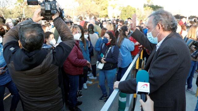 La Generalitat valenciana paró la vacunación de los profesores que estaban citados en el hospital de campaña de La Fe
