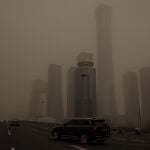 Vista de Pekín, en vuelta en una tormenta de arena