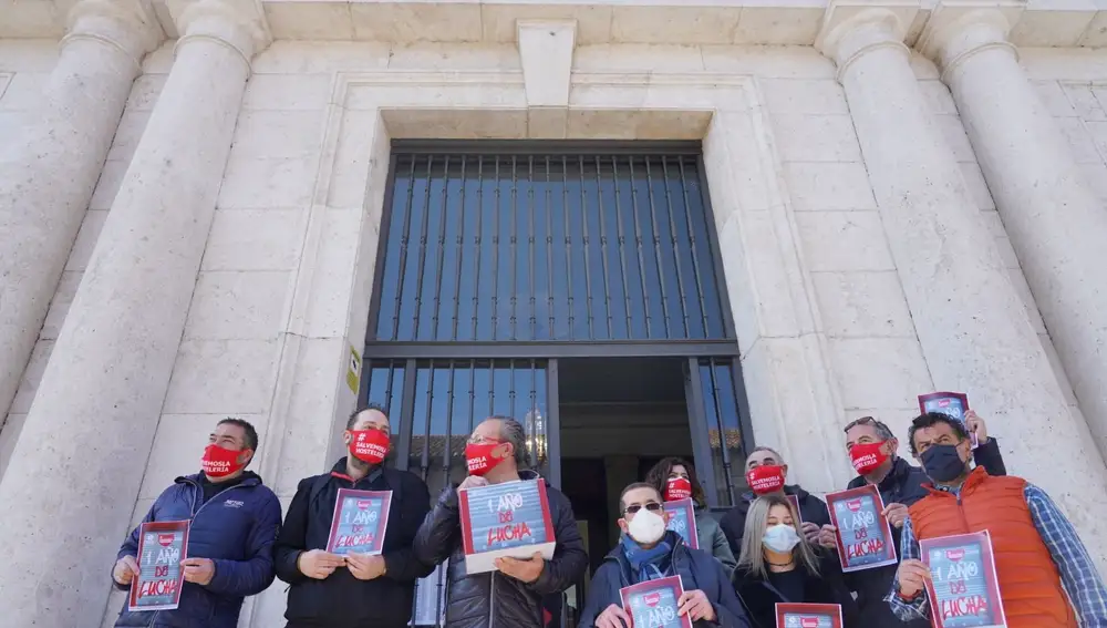 Protesta de los hosteleros frente a la Audiencia Provincial de Valladolid