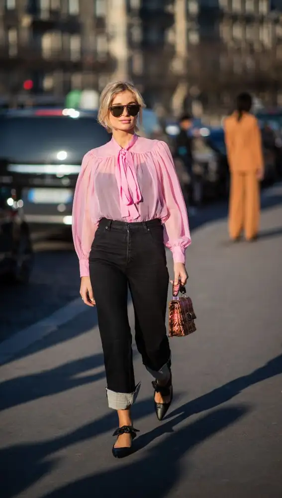 Xenia Adonts con blusa en color rosa/PINTEREST