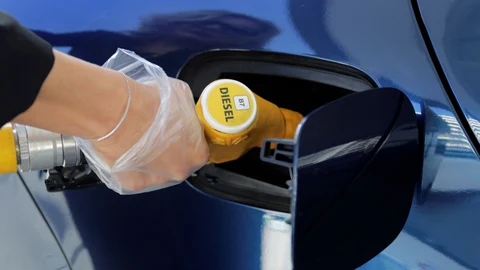 El Gobierno prepara un impuesto especial que subirá el precio del diésel