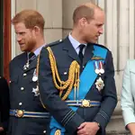 La duquesa de Sussex, el príncipe Harry, el príncipe Guillermo y la duquesa de Cambridge en el balcón del Palacio de Buckingham en 2018