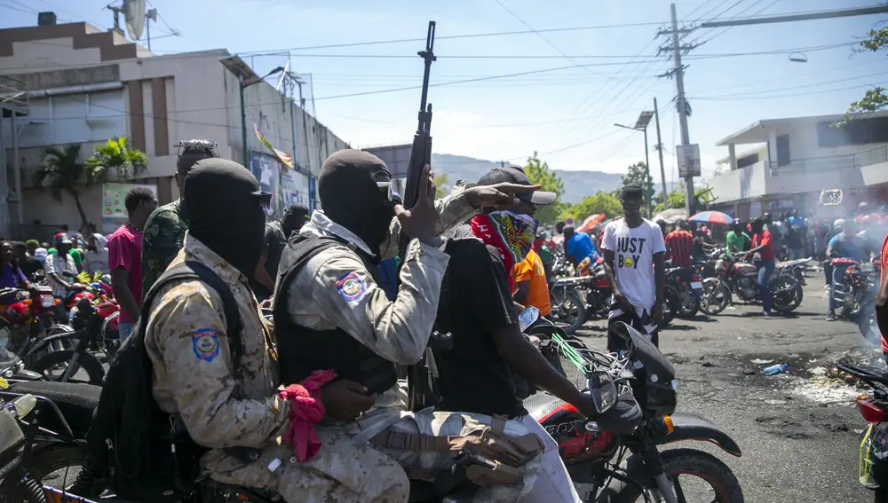 A la tensa relación entre Haití y República Dominicana, habría que añadirle la inestabilidad que rige la política haitiana desde su independencia.