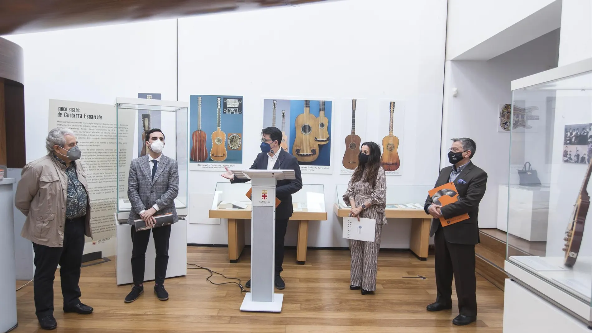 Presentación de la revista "Descuadre"