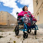 La «niña de cristal», que reside en el barrio madrileño de Vicálvaro, demanda una ley que proteja a los afectados por su enfermedad