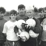 Barry Bennell (con la camiseta de USA) entró en prisión tras admitir 23 delitos sexuales