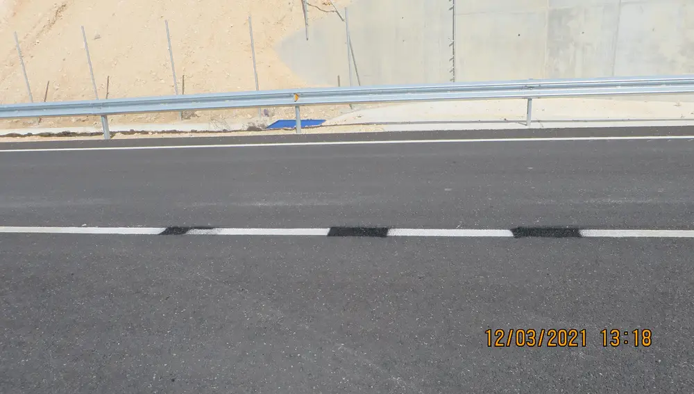 La Guardia Civil investiga a un hombre que ha convertido en discontinua una línea continua de la N-122