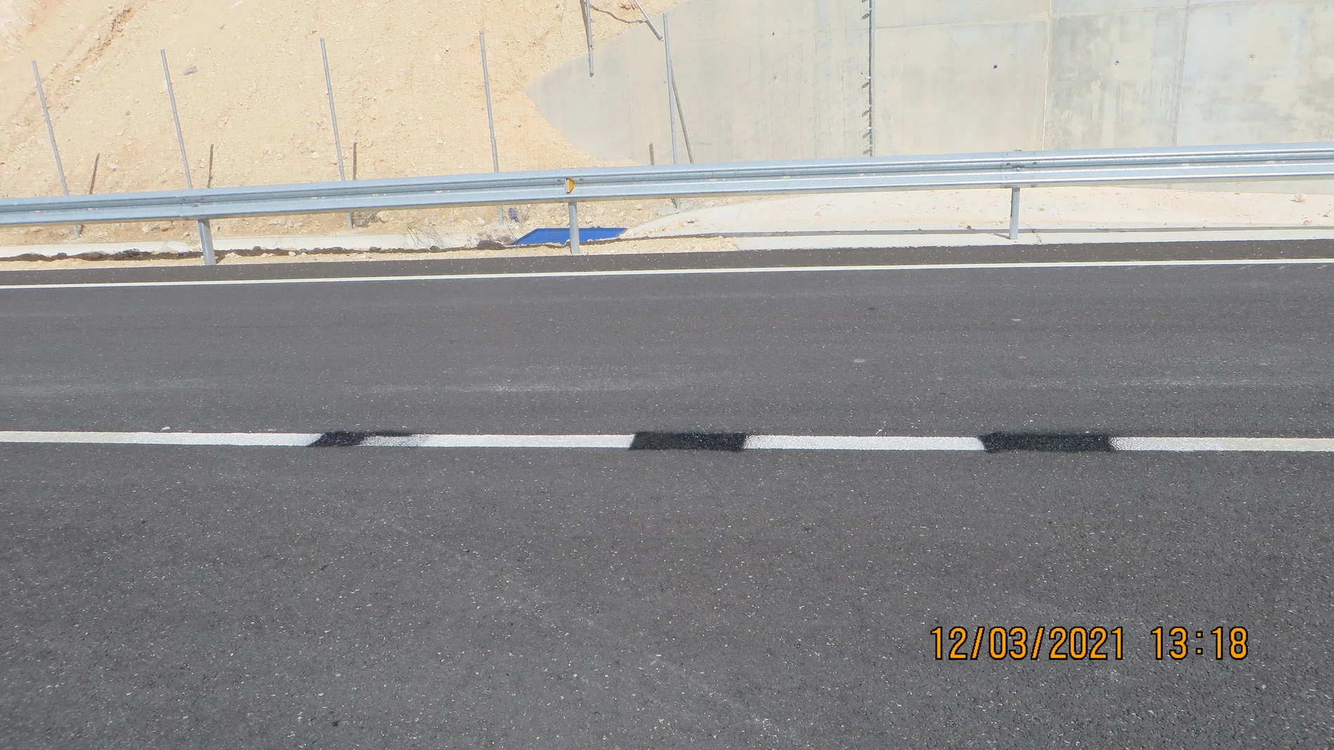 La Guardia Civil investiga a un hombre que ha convertido en discontinua una línea continua de la N-122