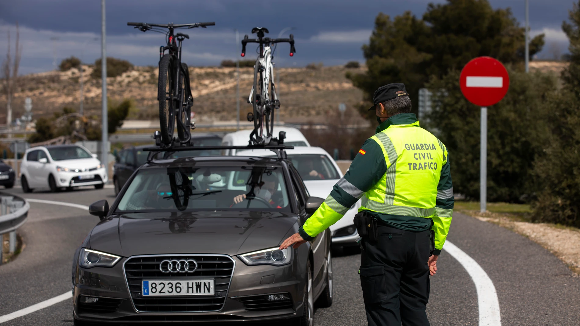 Control de trafico de la Guardia Civil a la altura de Ocaña en la Autovía de Andalucía, en el Puente de San José