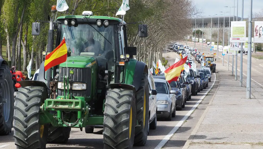 Última protesta con tractores por las calles de Castilla y León