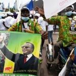 Simpatizantes asisten a una manifestación en apoyo de la reelección del presidente Denis Sassou Nguesso, en Brazzaville, República del Congo, el 19 de marzo de 2021