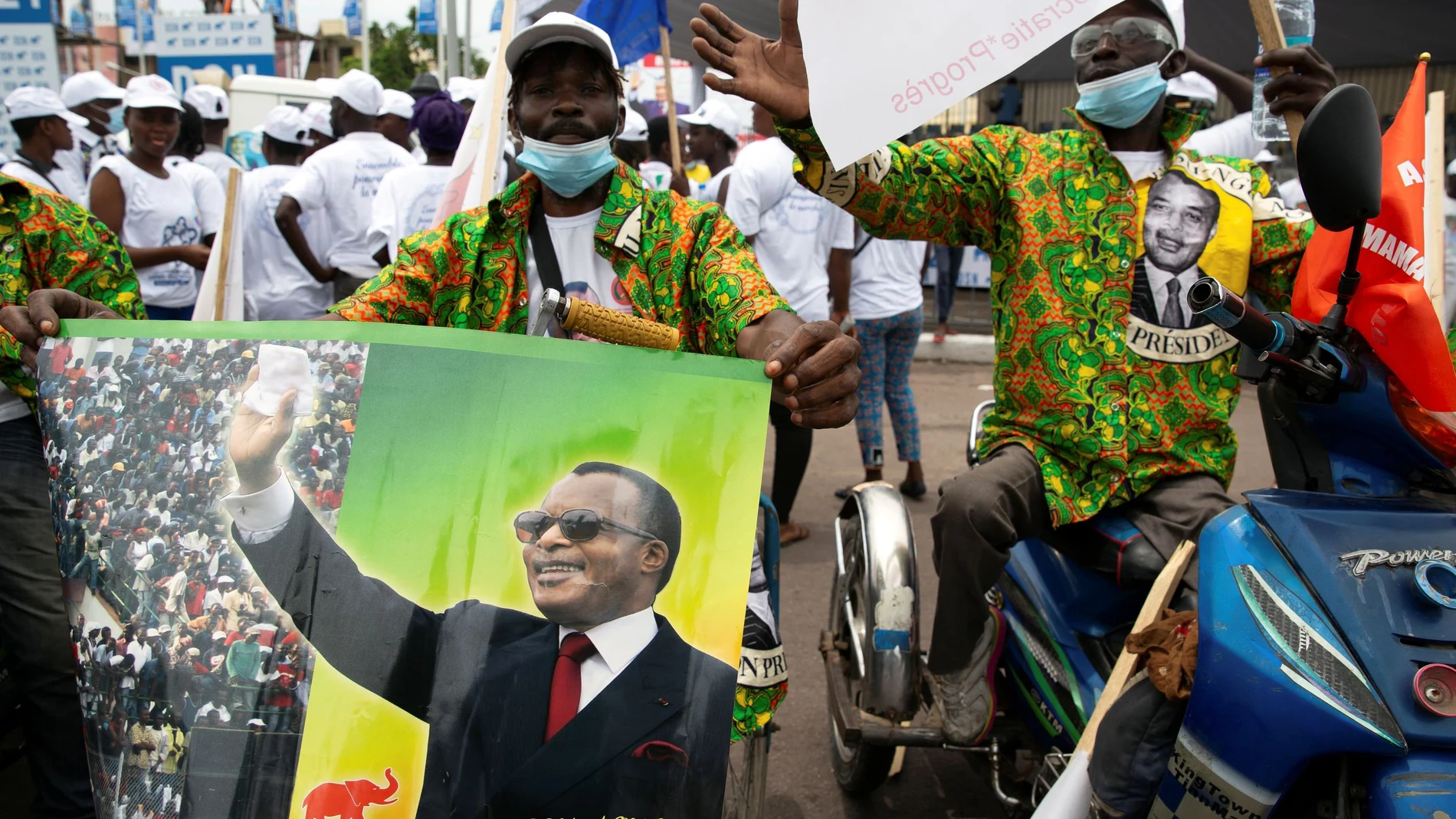 Simpatizantes asisten a una manifestación en apoyo de la reelección del presidente Denis Sassou Nguesso, en Brazzaville, República del Congo, el 19 de marzo de 2021