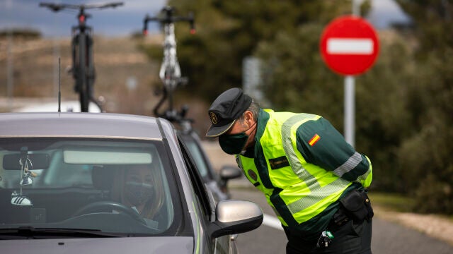 Control de trafico de la Guardia Civil a la altura de Ocaña en la Autovia de Andalucía A-4 | Fuente: Jesús G.Feria