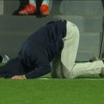 Pacheta, técnico del Huesca, sufre en los últimos minutos del partido ante Osasuna