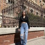 Ángela Rozas con pantalones vaqueros de Zara/ Instagram @madamederosa