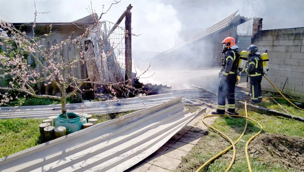 Incendio en una nave de Ponferrada