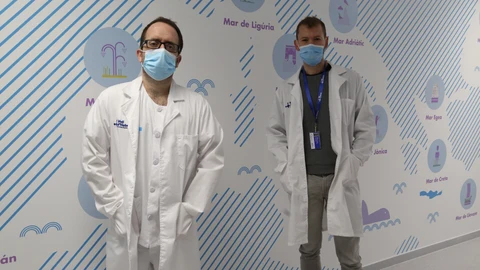 Los doctores Pere Soler y Roger Colobran