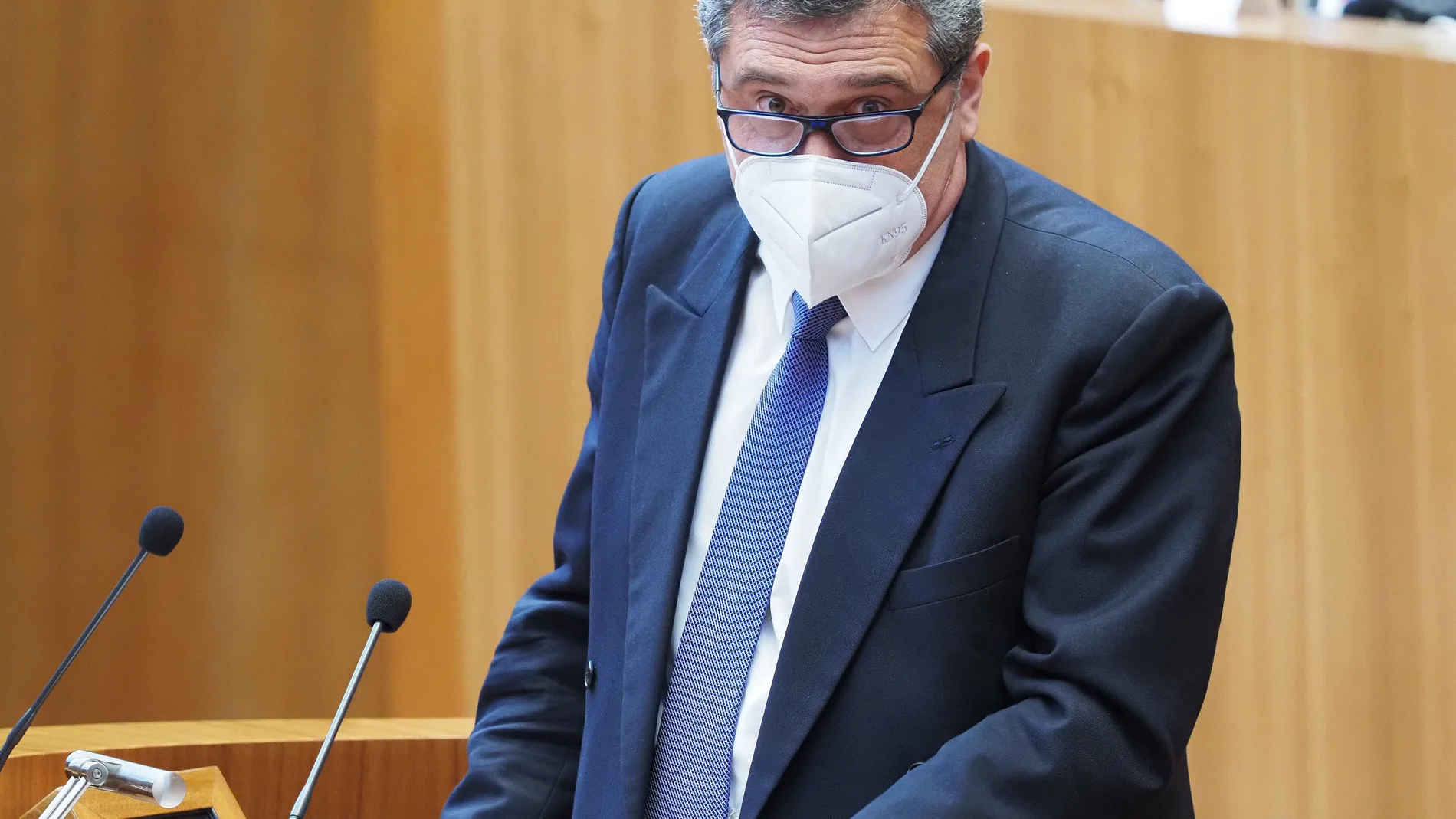 El único procurador de Por Ávila (XAV) en las Cortes de Castilla y León, Pedro Pascual, interviene en una sesión plenaria en las Cortes de Castilla y León
