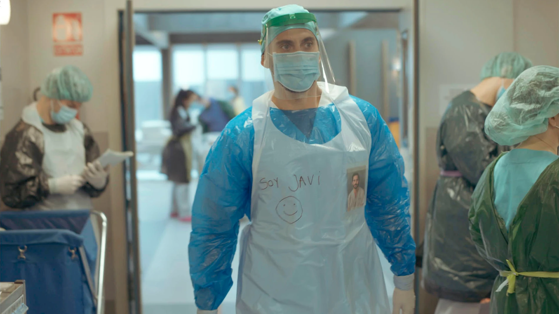 Paco León interpreta a un auxiliar de enfermería en primera línea contra la Covid-19