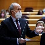 El ministro de Justicia, Juan Carlos Campo, interviene durante la sesión de control al Gobierno celebrada en el Senado, ayer, en Madrid