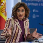 La ministra de Hacienda y portavoz del Gobierno, María Jesús Montero, interviene en una rueda de prensa tras la reunión del Consejo de Ministros