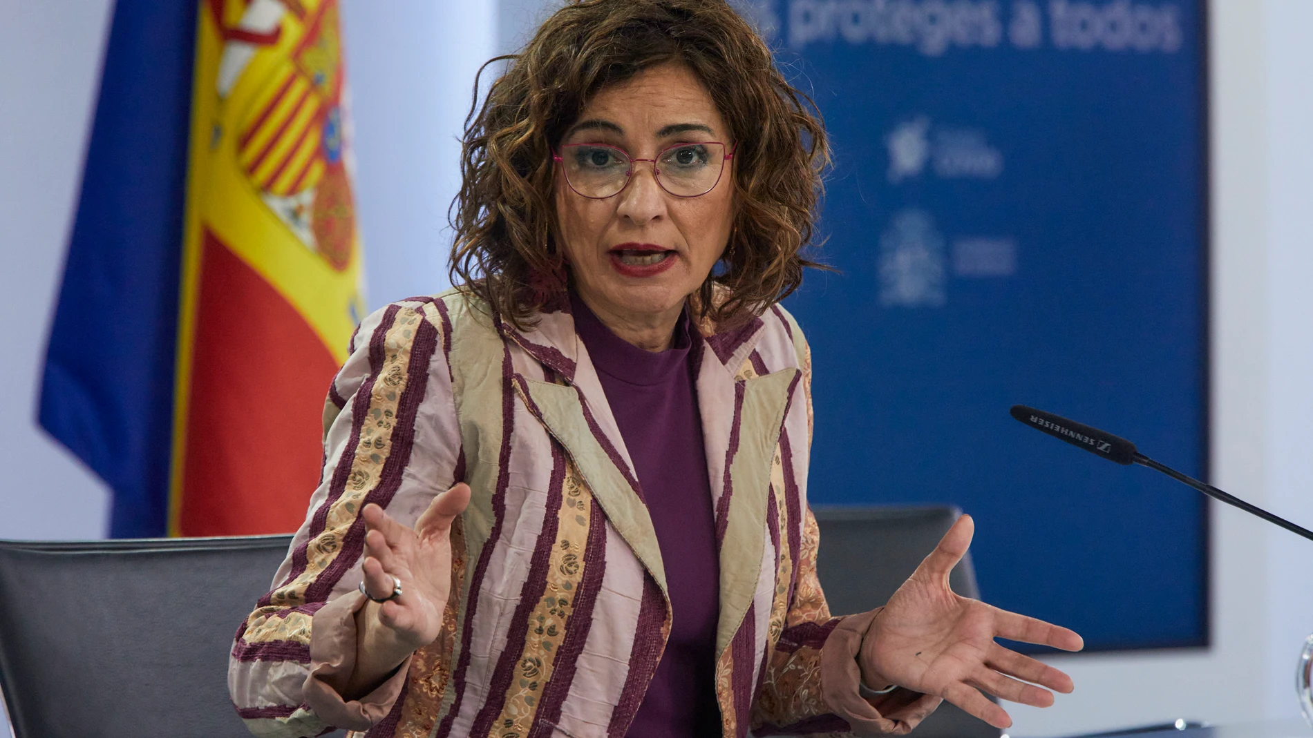 La ministra de Hacienda y portavoz del Gobierno, María Jesús Montero, interviene en una rueda de prensa tras la reunión del Consejo de Ministros
