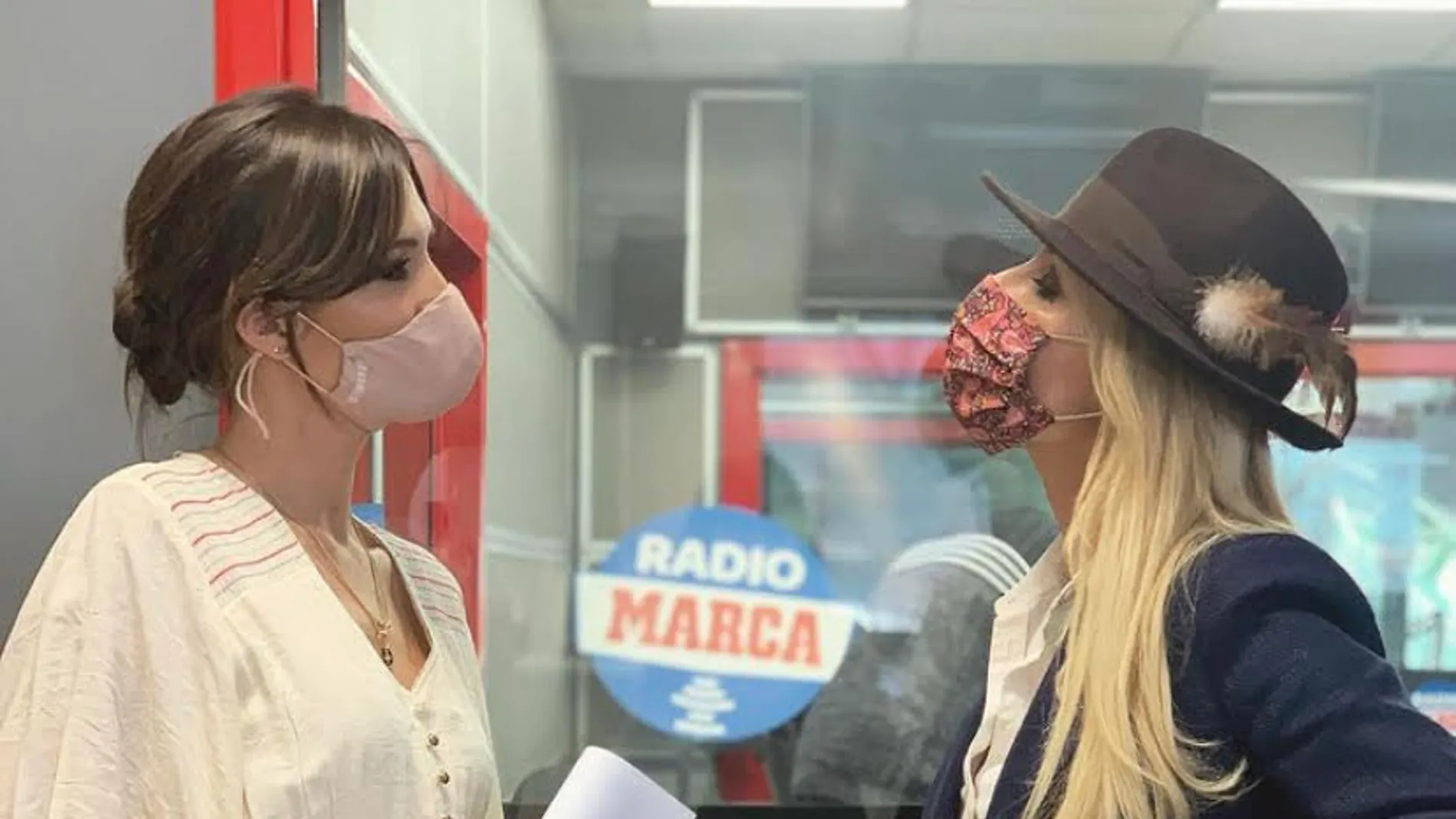 Sara Carbonero en Radio Marca con Cayetana Guillén Cuervo.