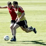 Jonathan Calleri y Jorge Herrando en un entrenamiento con Osasuna.