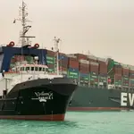  El bloqueo del Canal de Suez daña el comercio internacional