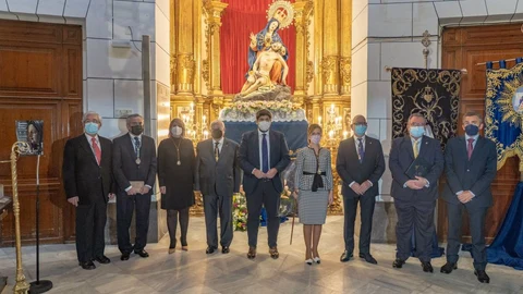 López Miras, en el centro durante el acto de entrega de la tradicional Onza de Oro