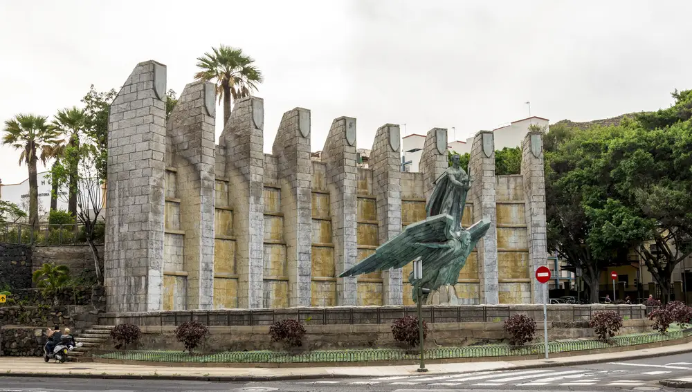 El monumento a Franco obra de Juan de Ávalos, situado desde 1966 en la avenida de Anaga de Santa Cruz de Tenerife