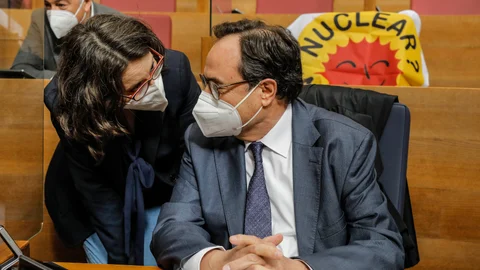 La vicepresidenta y portavoz del Gobierno Valenciano, Mónica Oltra; y el conseller de Hacienda, Vicent Soler
