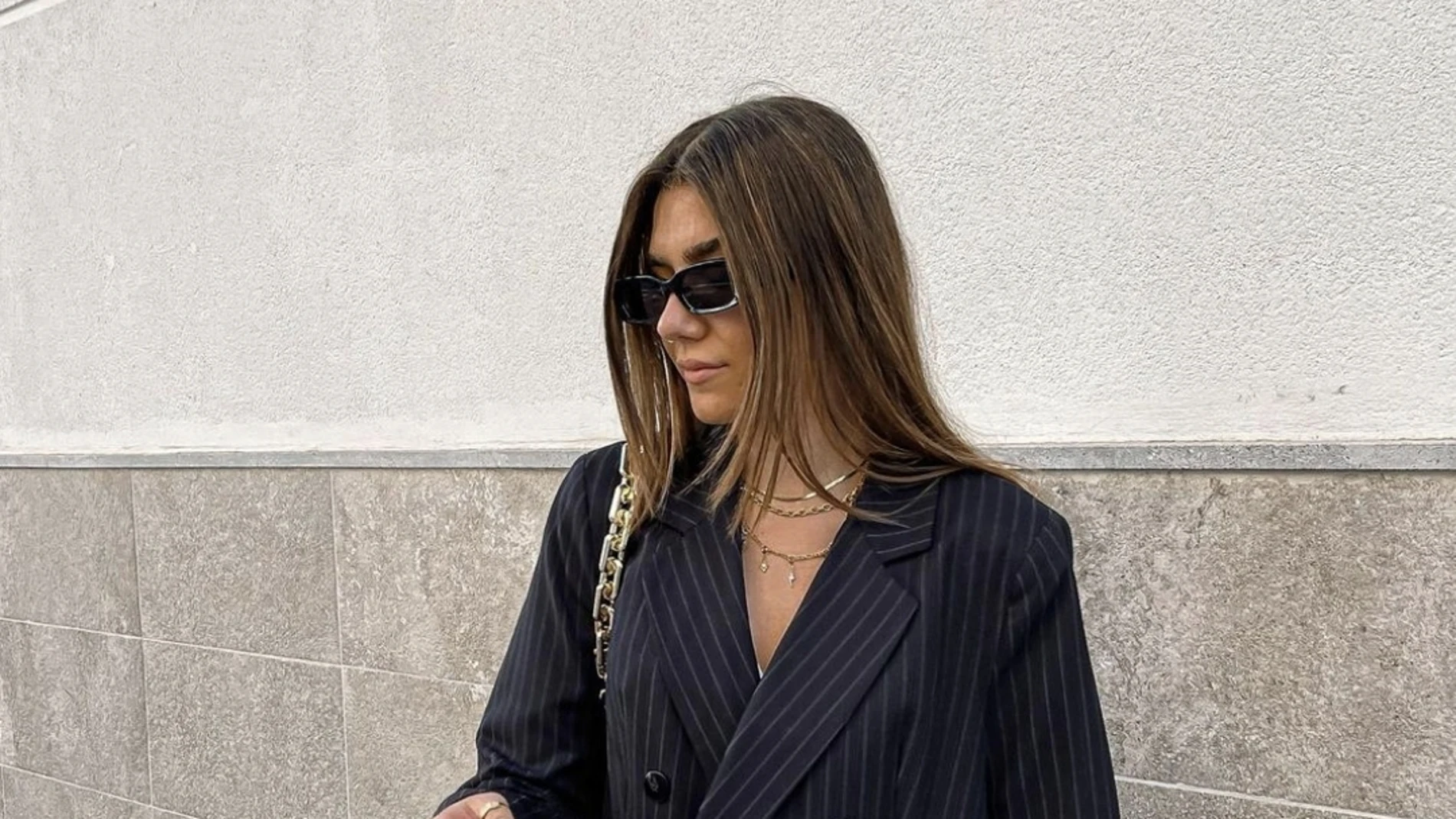 Amparo Carrillo con blazer con estampado a rayas/Instagram @amparocamo