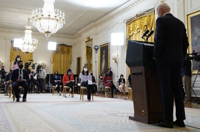 La corresponsal de la CNN Kaitlan Collins pregunta a Joe Biden