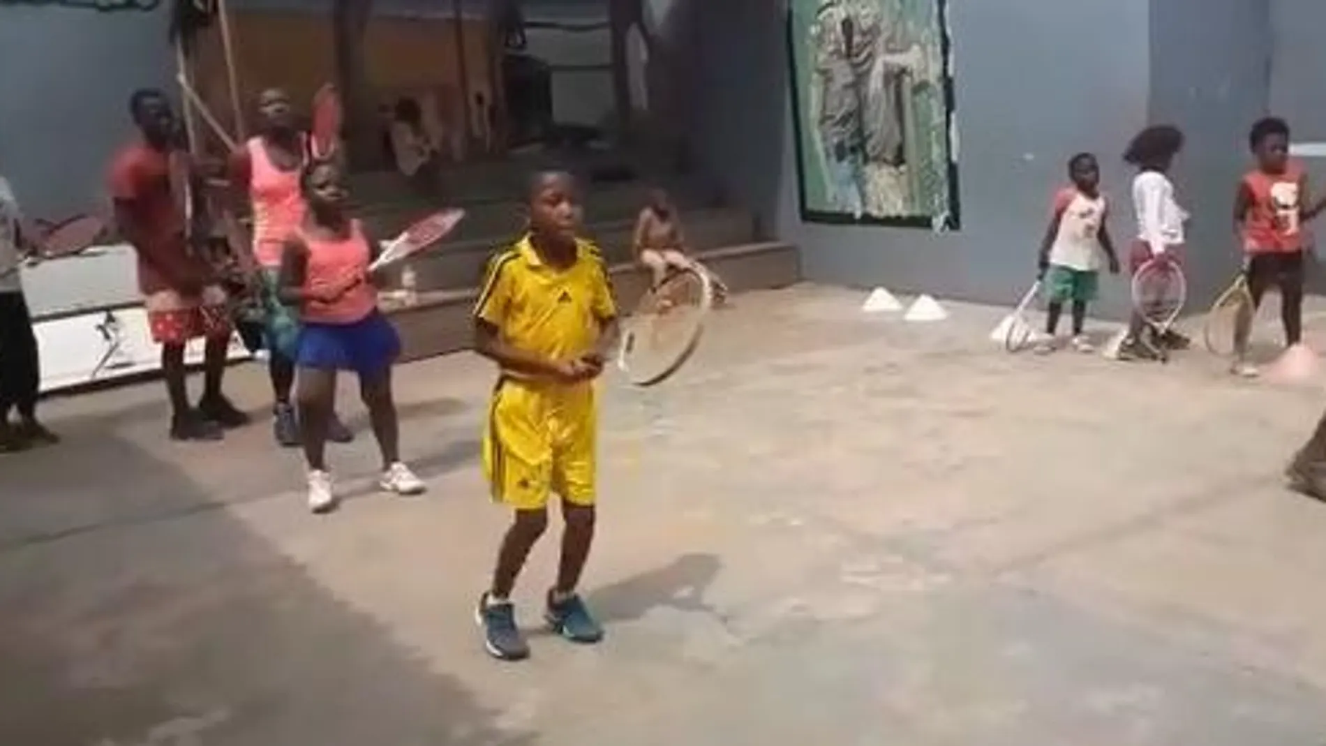 El trabajo de la Oyebog Tennis Academy con niños de Camerún