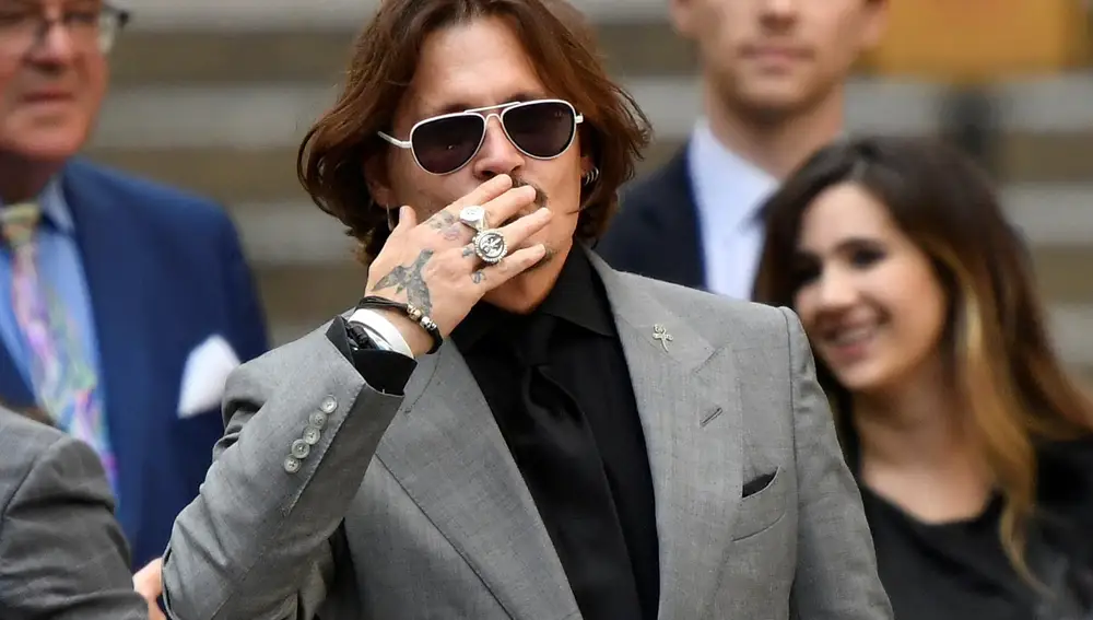 El actor Johnny Depp, saliendo de la Alta Corte de Londres. REUTERS/Toby Melville/File Photo