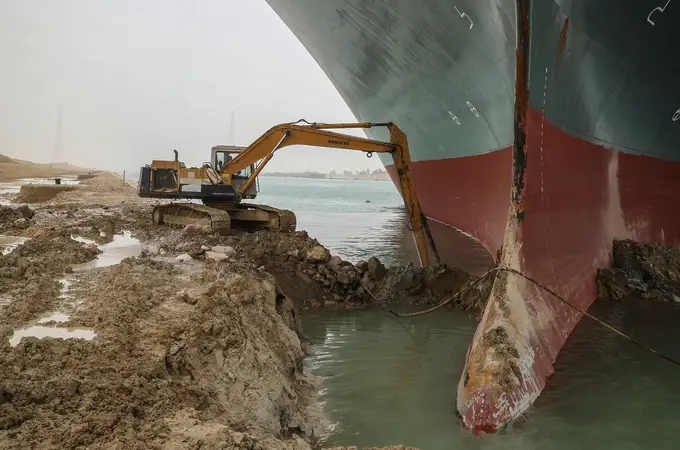 La reapertura del canal de Suez puede llevar semanas con un alto coste para el comercio global