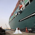 El carguero Ever Given en el Canal de Suez