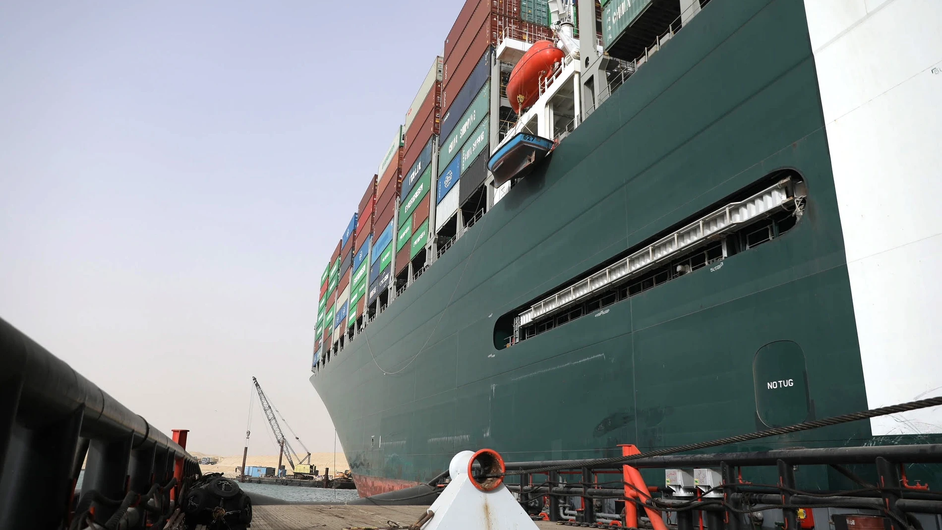 El carguero Ever Given en el Canal de Suez