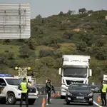 Control de tráfico interprovincial de la Guardia civil en el km 768 de la A66 sentido Sevilla, cerca de la entrada en Andalucía por la vía de la Plata