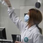 Laboratorio de control de calidad en las instalaciones de Sant Joan Despí (Barcelona) de la empresa farmacéutica Reig Jofre, que producirá la vacuna de Janssen