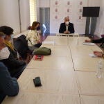 El presidente de la Diputación de Segovia, Miguel Ángel de Vicente, y la titular de Prodestur, Magdalena Rodríguez, se reúnen con la nueva directiva de la asociación Turismo Rural y Activo