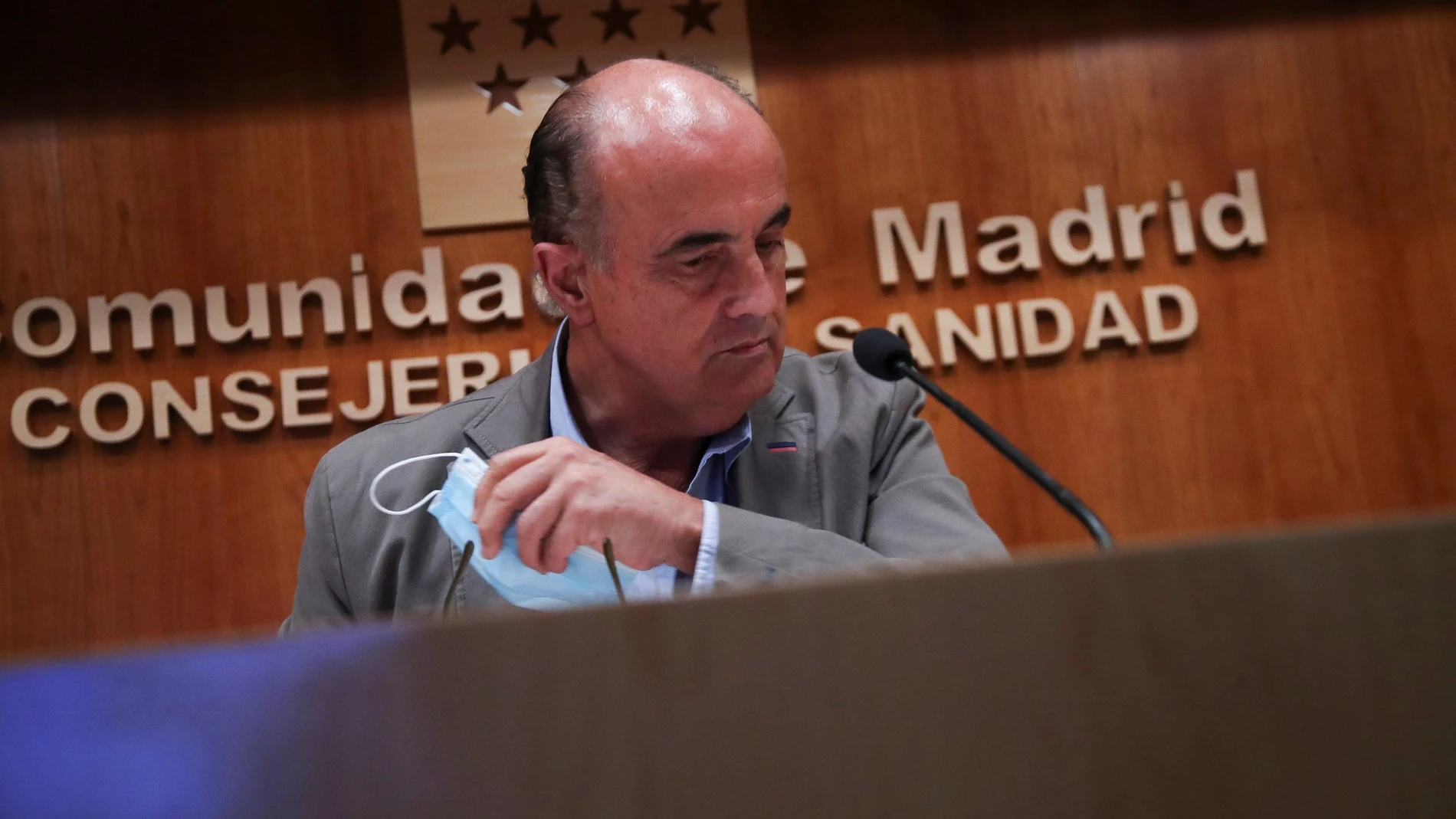 El viceconsejero de Salud Pública, Antonio Zapatero, informa sobre la situación epidemiológica y asistencial la Comunidad de Madrid.