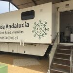 Vista de una unidad móvil de vacunación contra la covid de la Junta de Andalucía