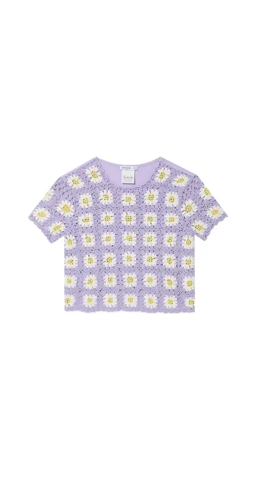 Camiseta crochet lila de Stradivarius