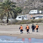 Salvamento Marítimo y la Guardia Civil durante las labores de búsqueda de nueve inmigrantes desaparecidos el año pasado
